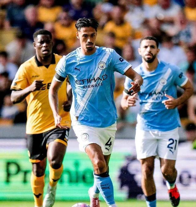 曼城主场大胜热刺，保持领先优势