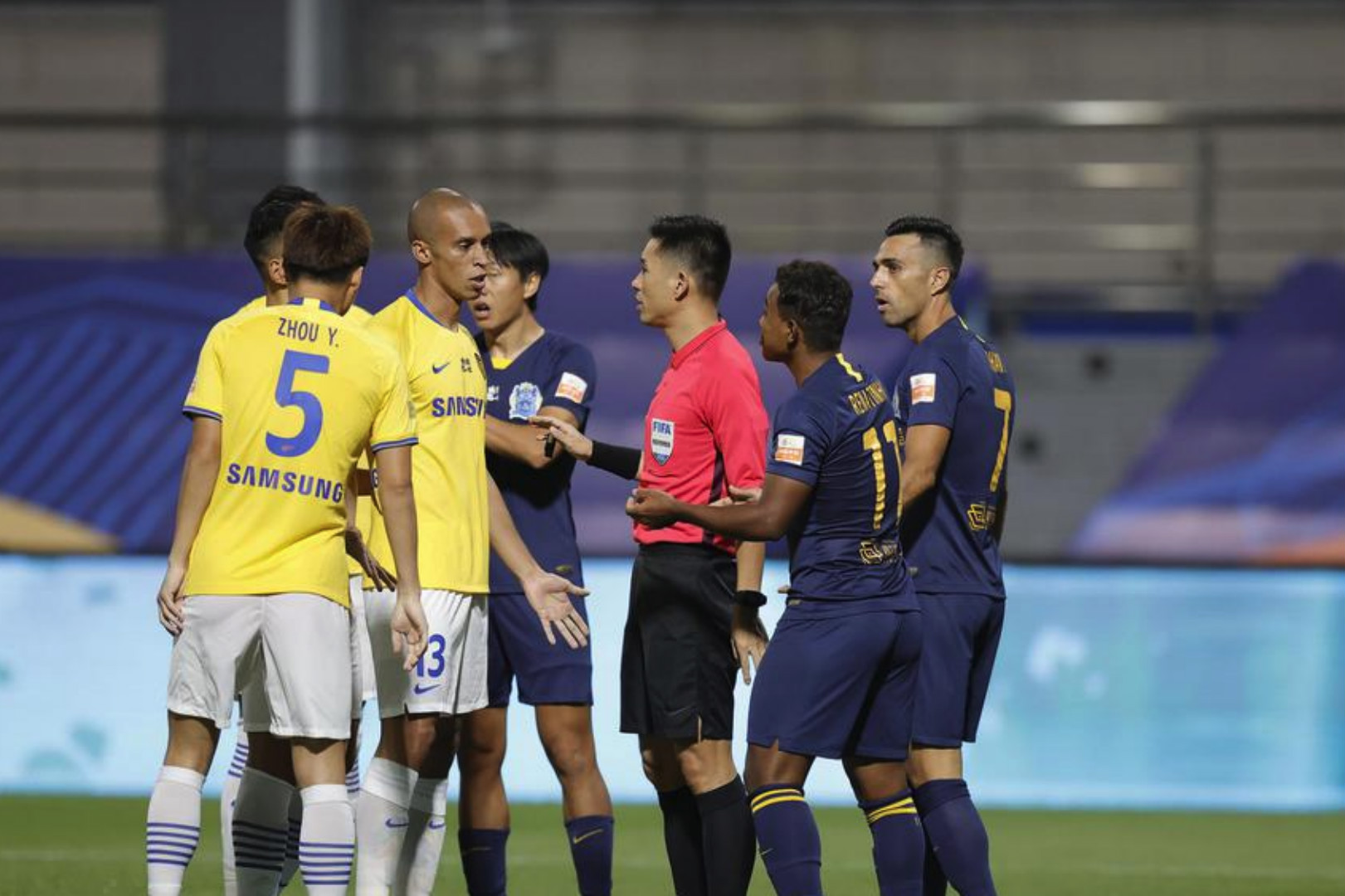 关于江苏苏宁客场不敌广州富力，遭遇近期连败困境的信息