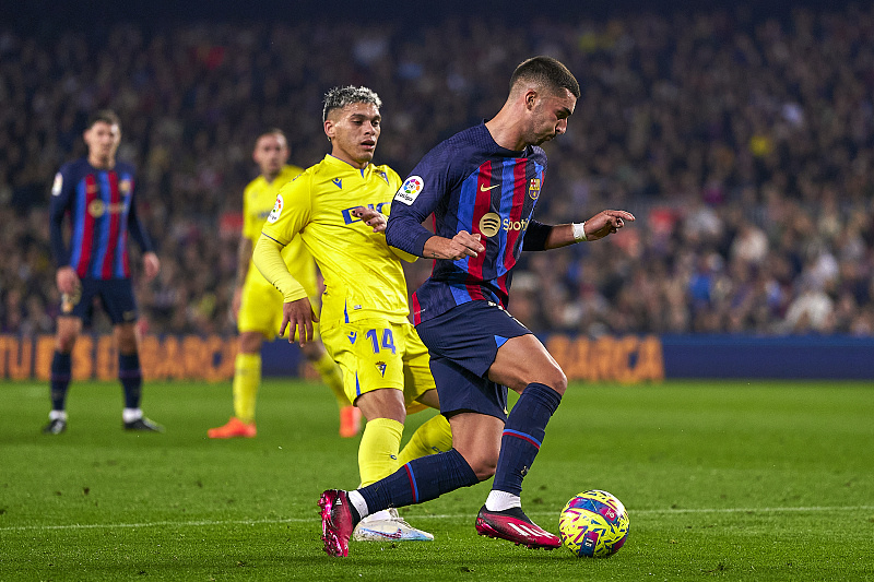 包含加的斯实现主场逆转，取得关键胜利的词条