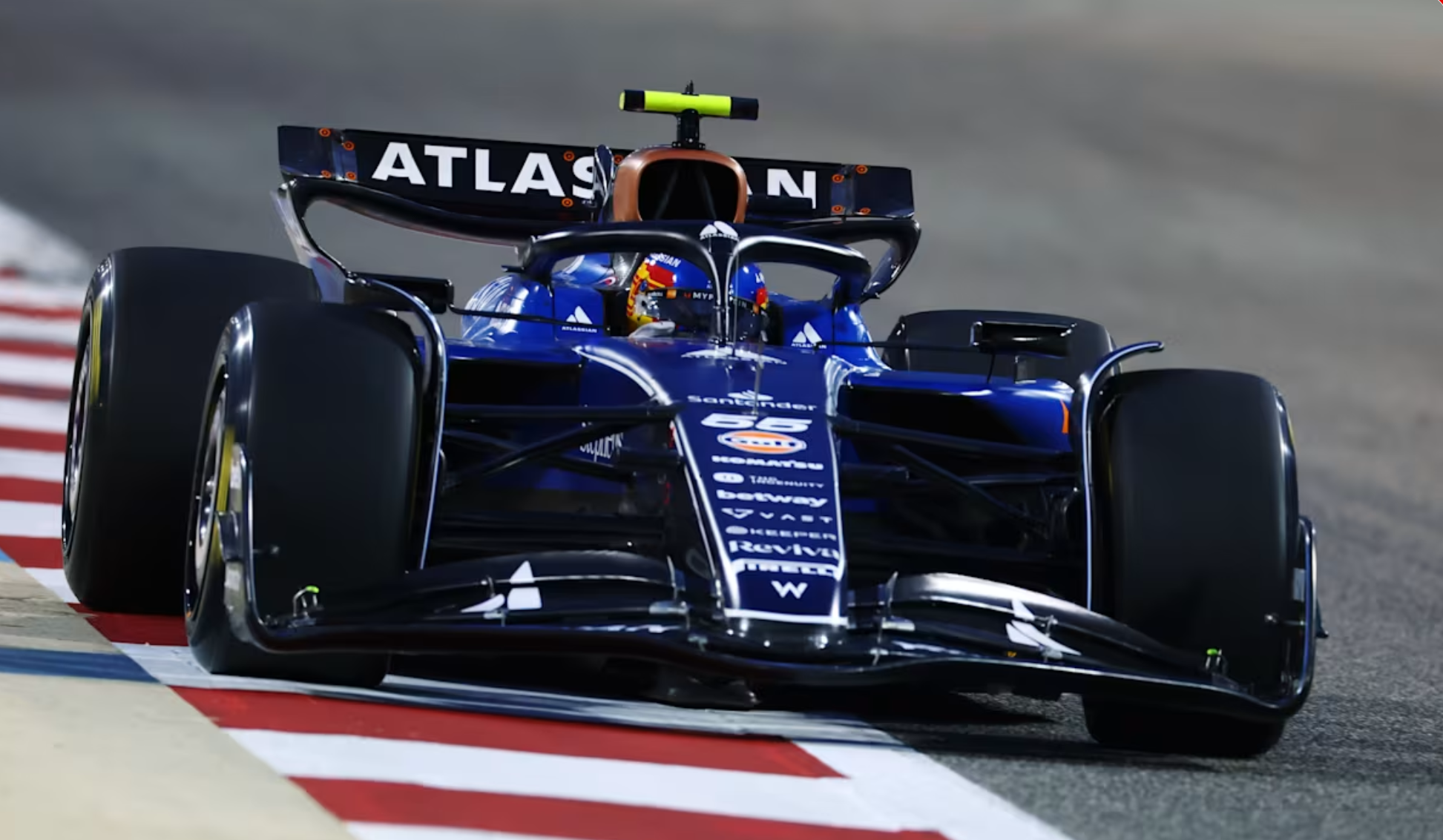 包含梅赛德斯鏖战哈斯车队，塞恩斯状态火热的词条